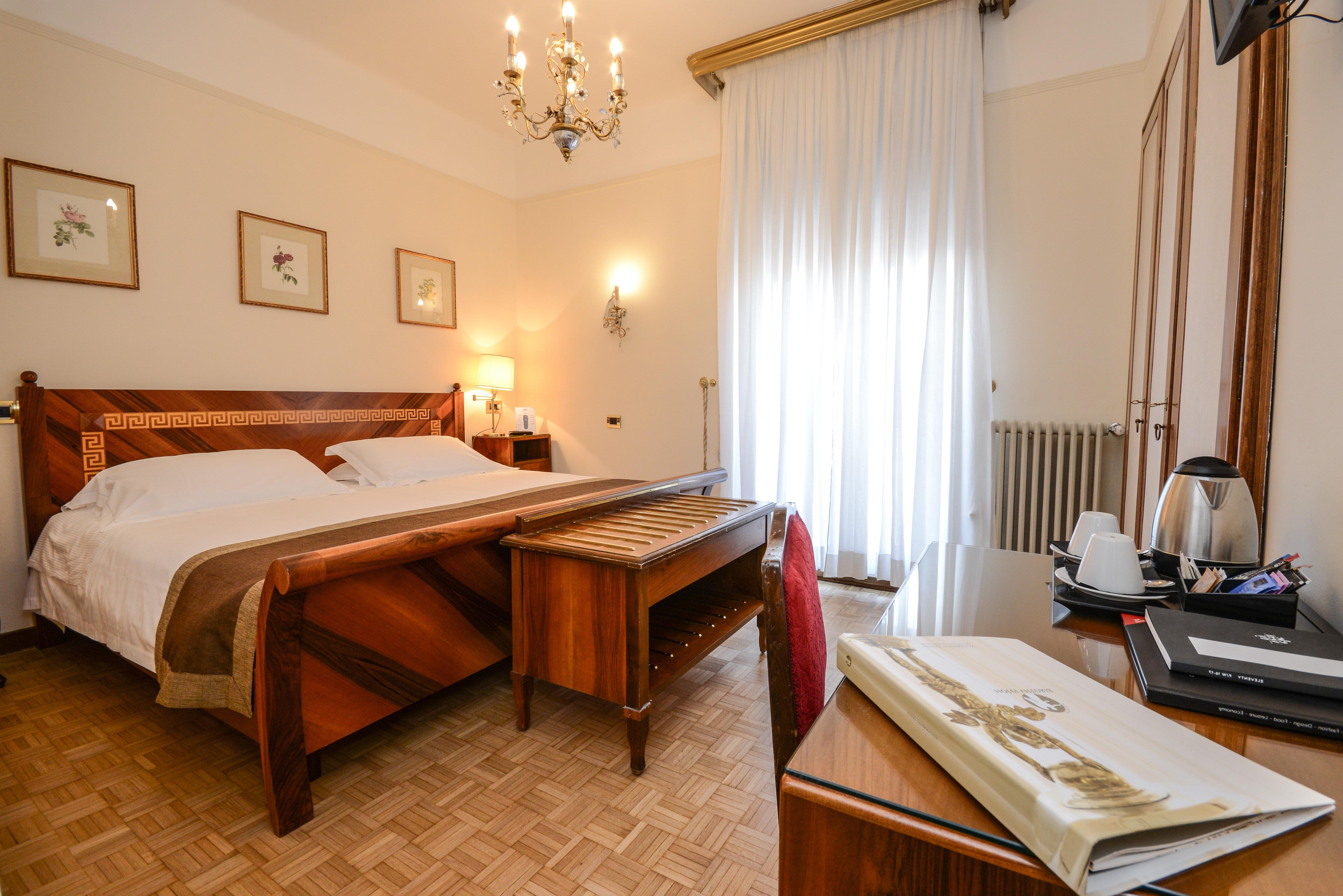 维多利亚酒店 布雷西亚 外观 照片 A room at the hotel