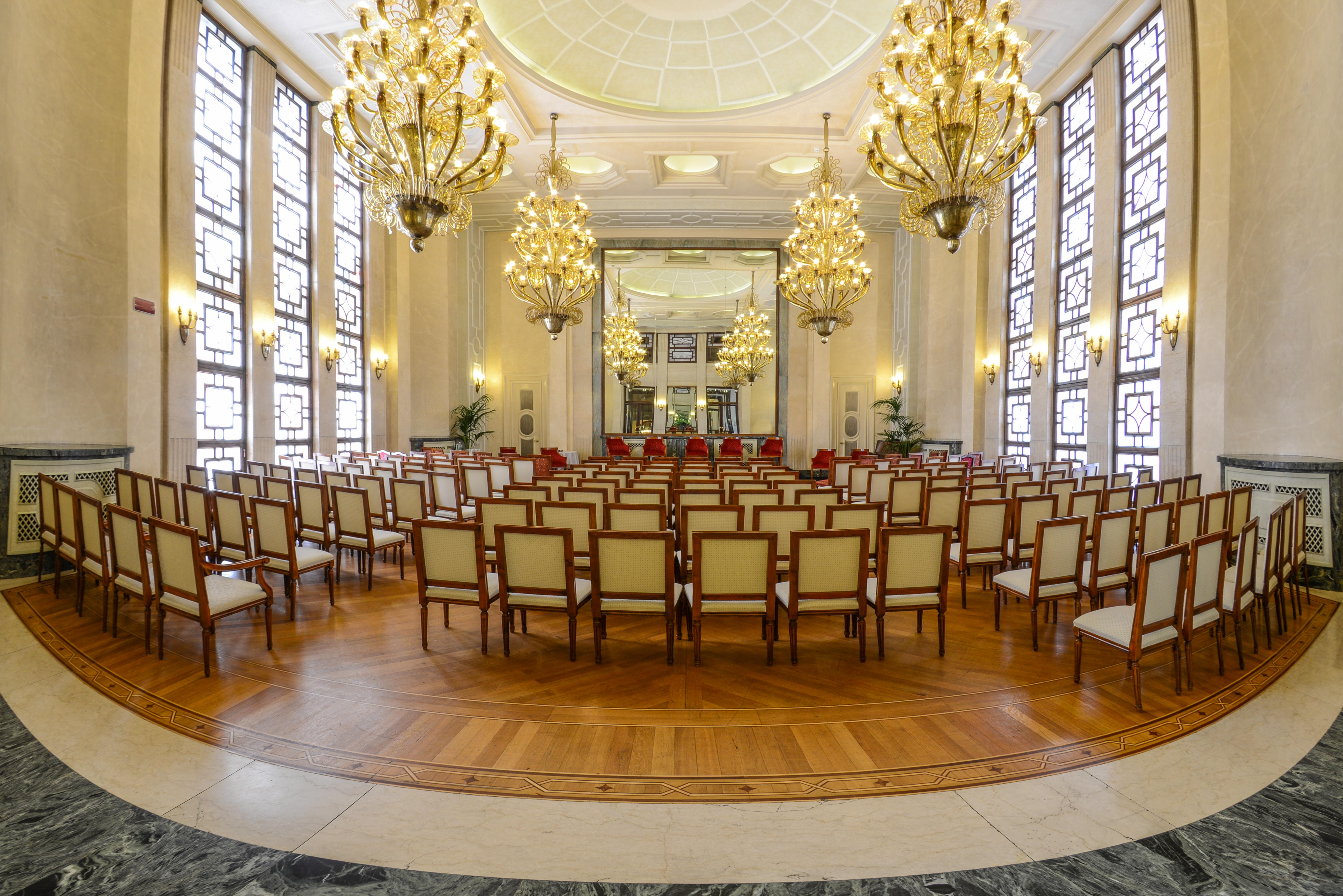 维多利亚酒店 布雷西亚 外观 照片 The main hall