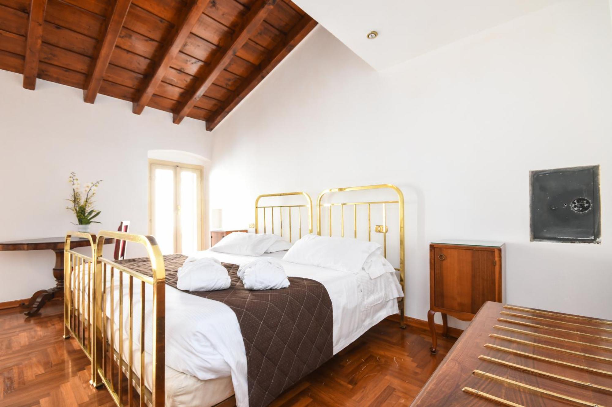 维多利亚酒店 布雷西亚 外观 照片 A bedroom at the hotel