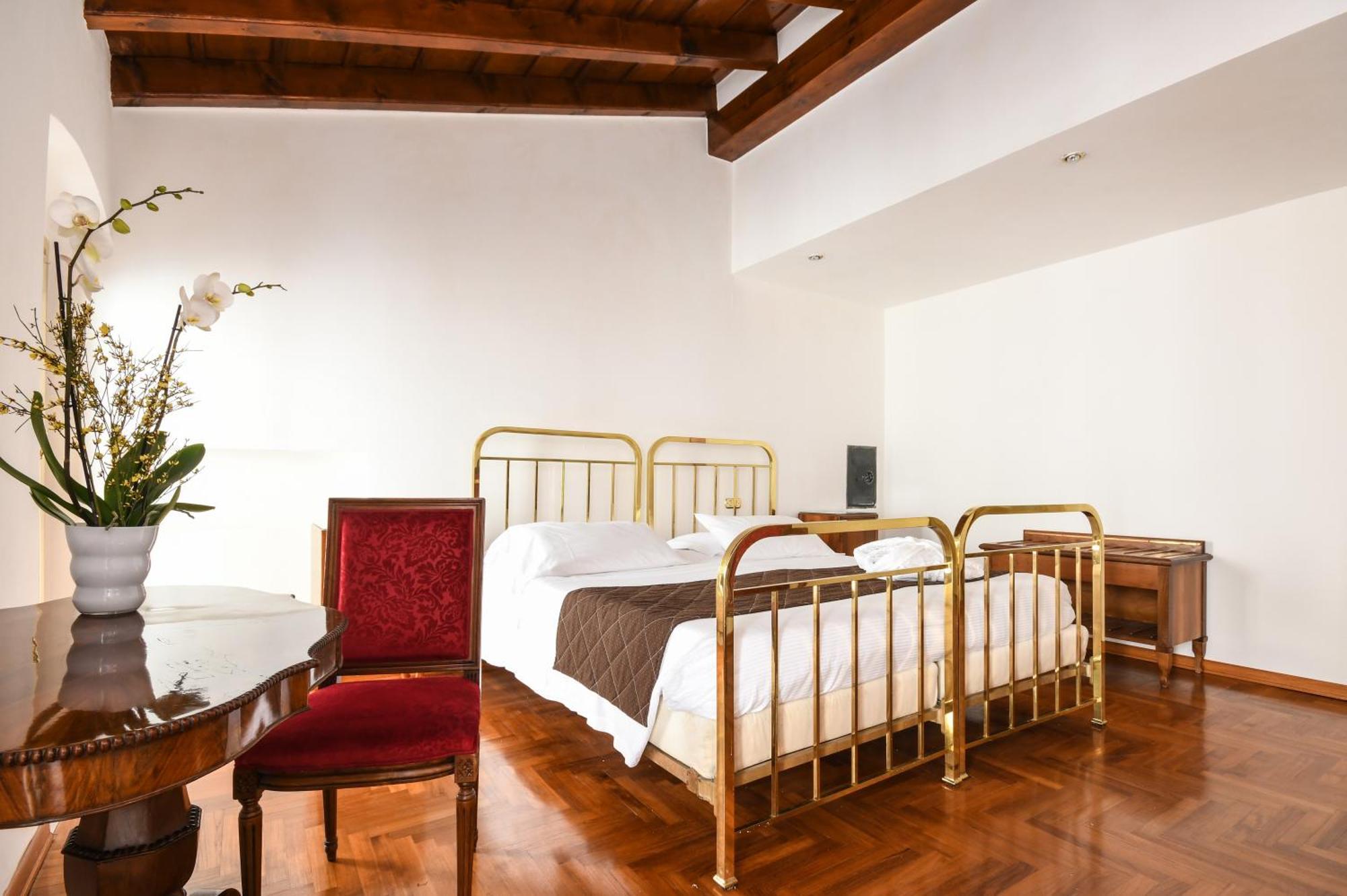 维多利亚酒店 布雷西亚 外观 照片 A room at the hotel