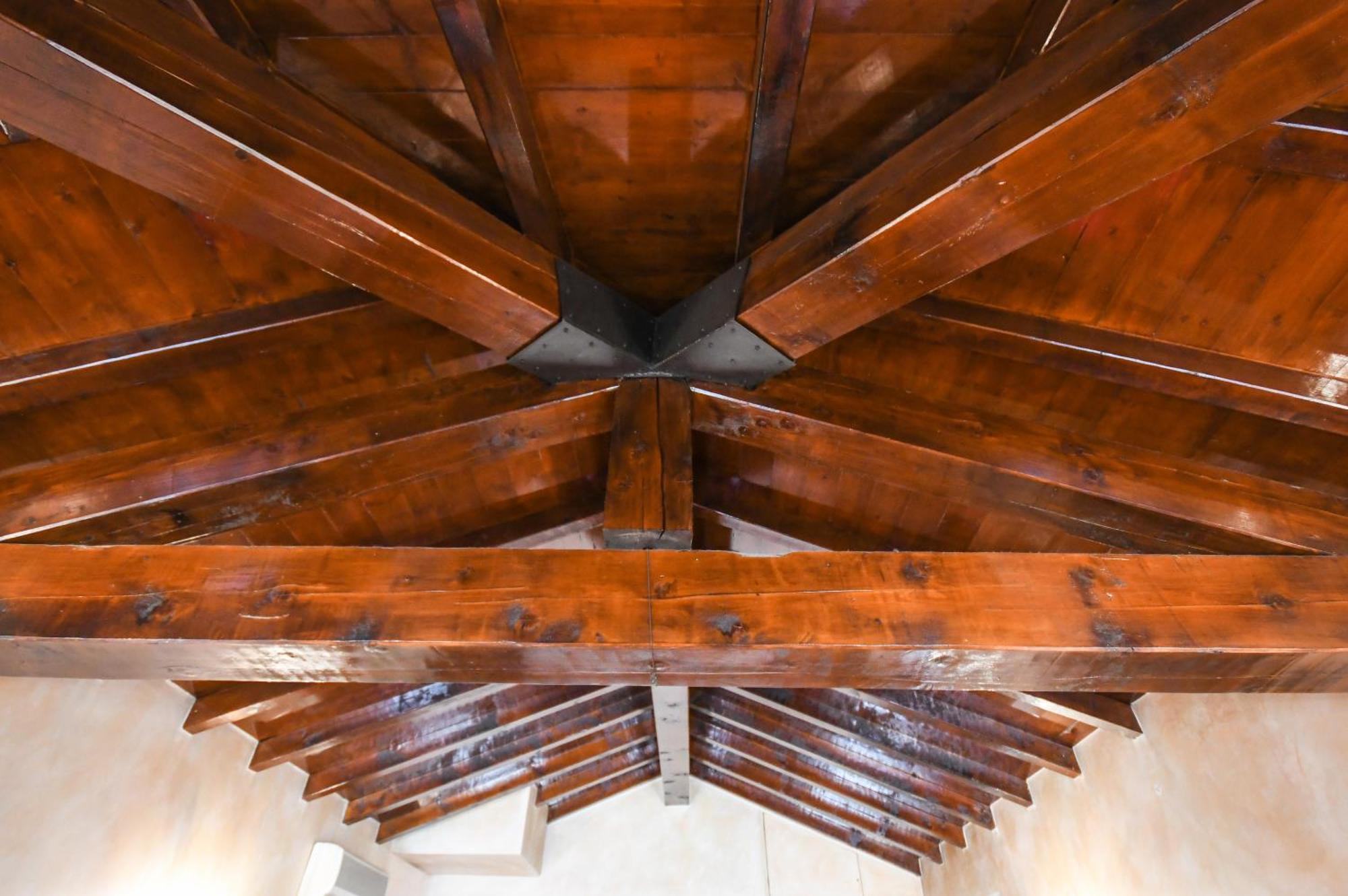 维多利亚酒店 布雷西亚 外观 照片 The ceiling of the church